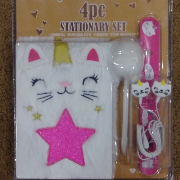 Girls 4 piece Stationery Set - Picture 3 of 4